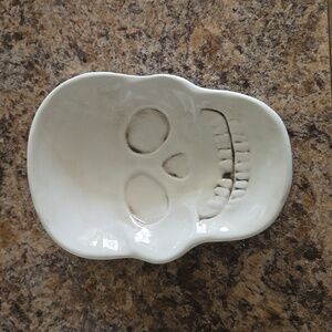Skull dish